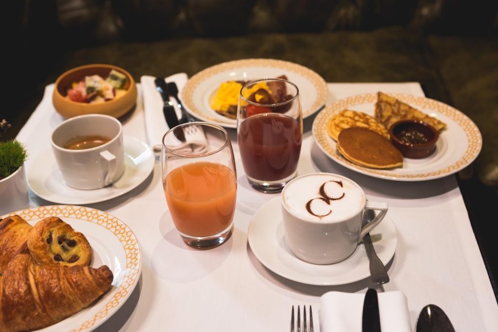 la-coursdes-consuls-hotel-spa-toulouse-dejeuner-croissant-pains-au-chocolat