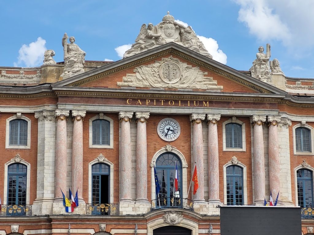 place-du-capitole-europe-top-france-toulouse-touristique-vile-toulouse-au-top