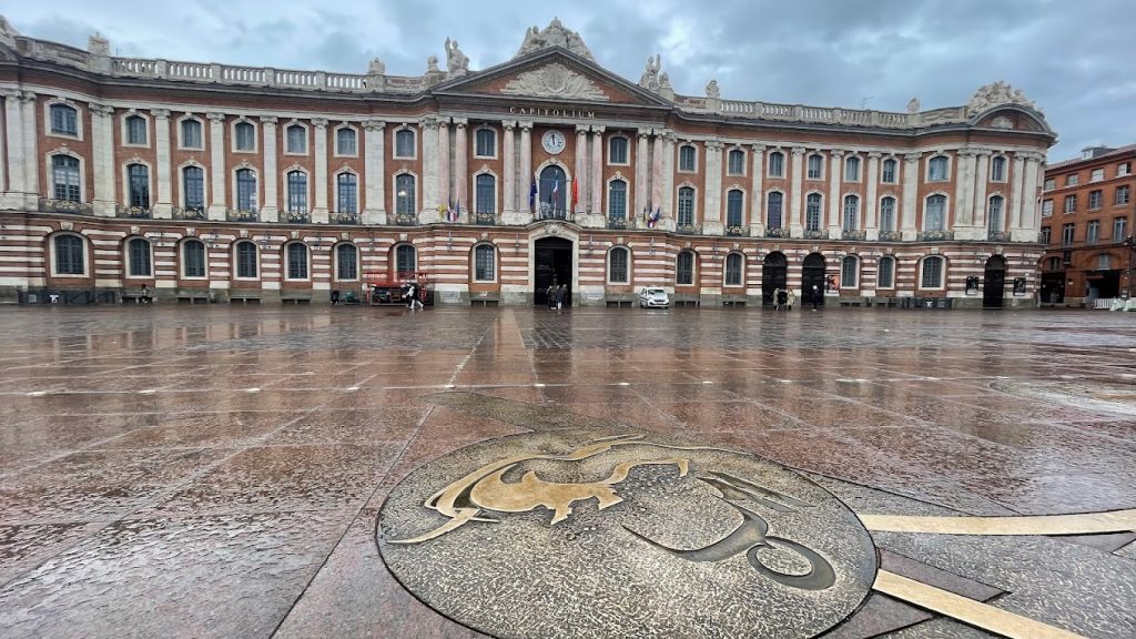 place-du-capitole-europe-top-toulouse-france